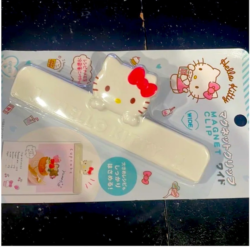 Hello Kitty large magnet clip